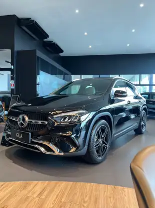 MERCEDES-BENZ-GLA 200-2025