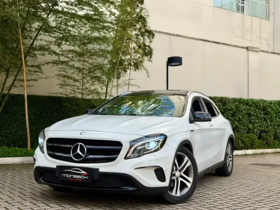 MERCEDES-BENZ GLA 200 1.6 CGI VISION 16V TURBO FLEX 4P AUTOMÁTICO