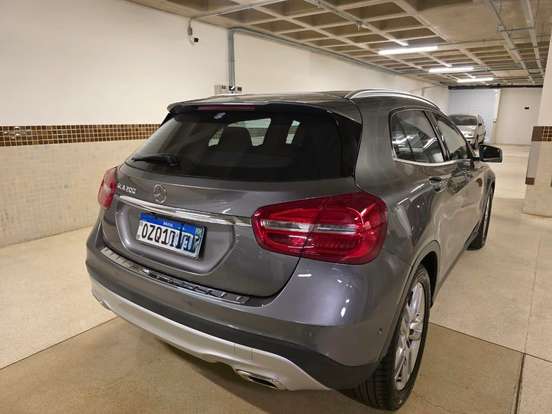 MERCEDES-BENZ-GLA 200-2015
