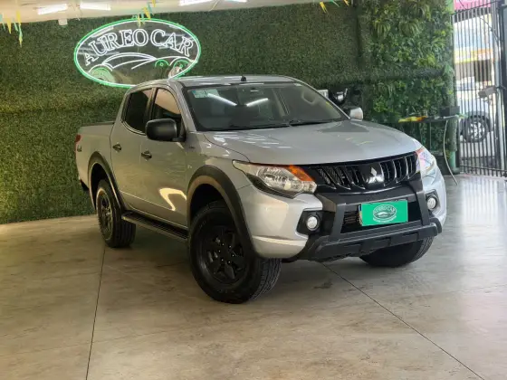 MITSUBISHI L200 TRITON 2.4 16V TURBO DIESEL OUTDOOR GLS CD 4X4 AUTOMÁTICO MITSUBISHI L200 TRITON 2.4 16V TURBO DIESEL OUTDOOR GLS CD 4X4 AUTOMÁTICO