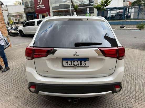 MITSUBISHI-OUTLANDER-3.0 GT 4X4 V6 24V GASOLINA 4P AUTOMÁTICO MITSUBISHI-OUTLANDER-2016