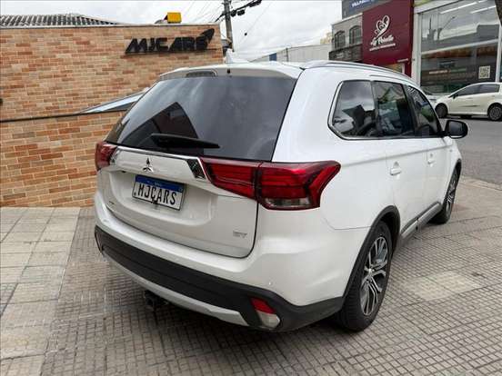 MITSUBISHI-OUTLANDER-2016