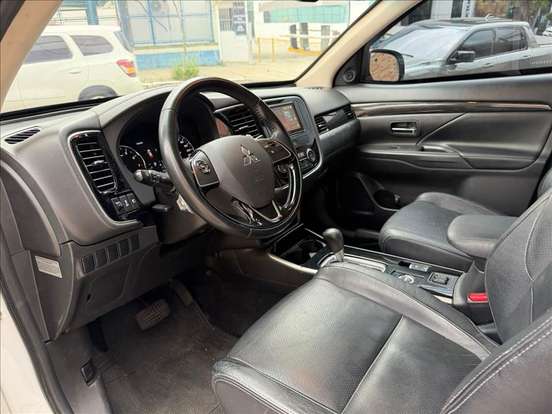 MITSUBISHI-OUTLANDER-2016