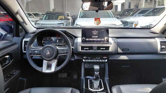 MITSUBISHI-TRITON-2.4 BITURBO DIESEL CD HPE 4X4 AUTOMÁTICO MITSUBISHI-TRITON-2025
