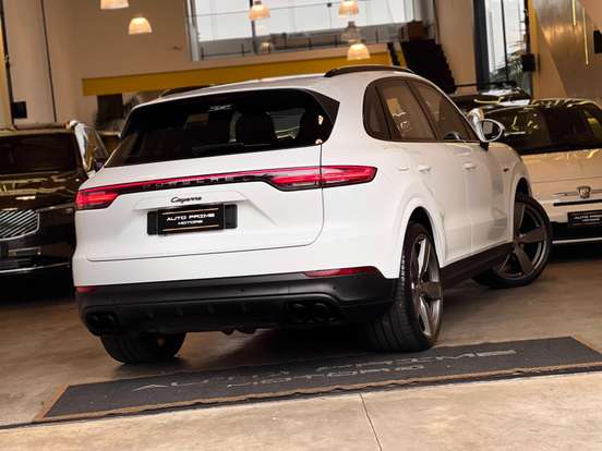 PORSCHE-CAYENNE-2022