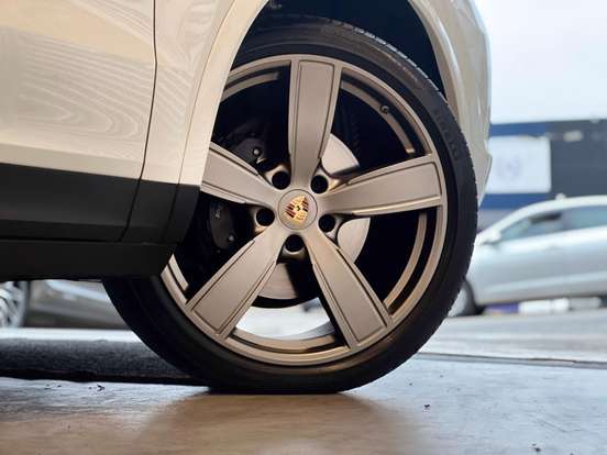 PORSCHE-CAYENNE-2022
