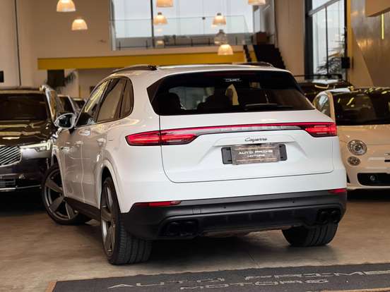 PORSCHE-CAYENNE-2022