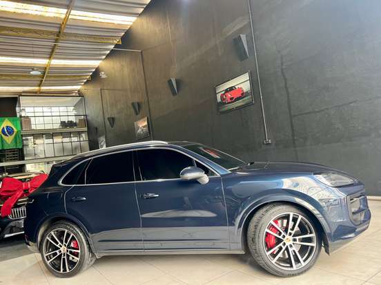 PORSCHE-CAYENNE-2023