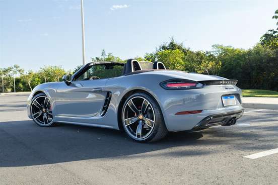 PORSCHE-718-2023
