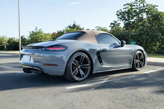 PORSCHE-718-2023