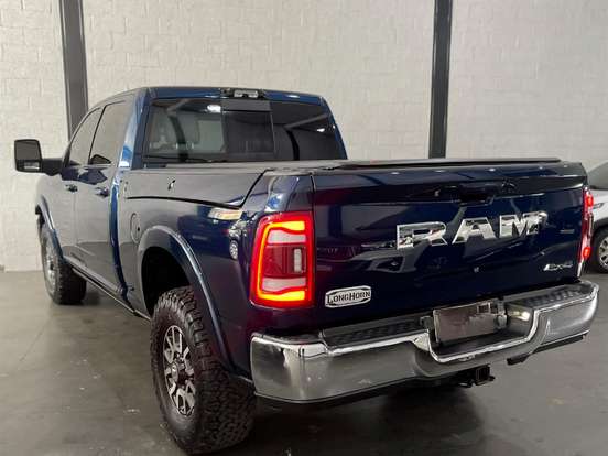 RAM-3500-6.7 I6 TURBO DIESEL LIMITED LONGHORN CD 4X4 AUTOMÁTICO RAM-3500-2023