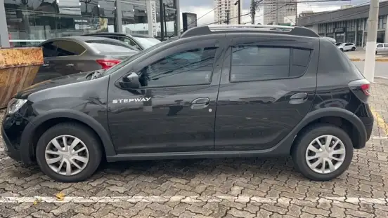 RENAULT-SANDERO-2023