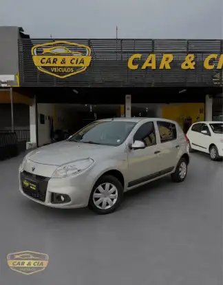 RENAULT-SANDERO-2012