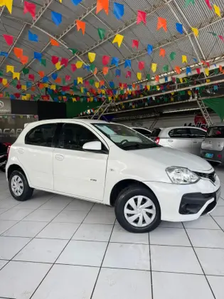 TOYOTA ETIOS 1.5 XS 16V FLEX 4P AUTOMÁTICO TOYOTA ETIOS 1.5 XS 16V FLEX 4P AUTOMÁTICO