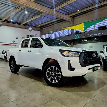 TOYOTA HILUX 2.8 D-4D TURBO DIESEL CD POWER PACK 4X4 MANUAL TOYOTA HILUX 2.8 D-4D TURBO DIESEL CD POWER PACK 4X4 MANUAL
