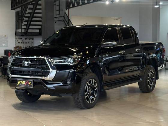 TOYOTA HILUX 2.8 D-4D TURBO DIESEL CD SRX 4X4 AUTOMÁTICO