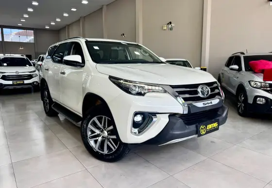 TOYOTA HILUX SW4 2.8 SRX 4X4 16V TURBO INTERCOOLER DIESEL 4P AUTOMÁTICO TOYOTA HILUX SW4 2.8 SRX 4X4 16V TURBO INTERCOOLER DIESEL 4P AUTOMÁTICO