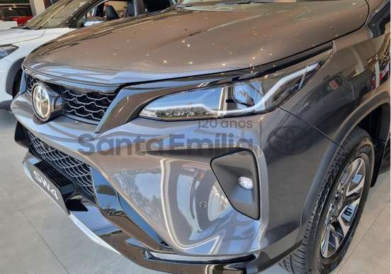 TOYOTA-HILUX SW4-2026