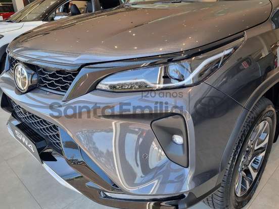 TOYOTA-HILUX SW4-2.8 D-4D TURBO DIESEL SRX PLATINUM 7L 4X4 AUTOMÁTICO TOYOTA-HILUX SW4-2026