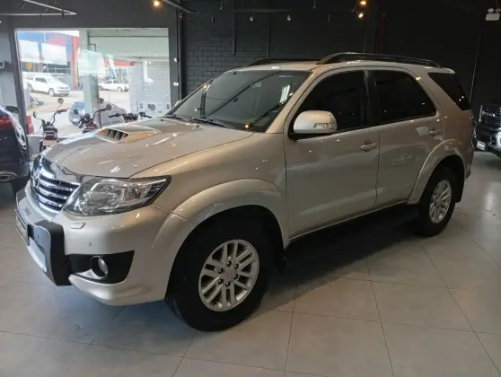 TOYOTA HILUX SW4 3.0 SRV 4X4 7 LUGARES 16V TURBO INTERCOOLER DIESEL 4P AUTOMÁTICO TOYOTA HILUX SW4 3.0 SRV 4X4 7 LUGARES 16V TURBO INTERCOOLER DIESEL 4P AUTOMÁTICO