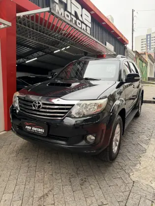 TOYOTA HILUX SW4 3.0 SRV 4X4 7 LUGARES 16V TURBO INTERCOOLER DIESEL 4P AUTOMÁTICO TOYOTA HILUX SW4 3.0 SRV 4X4 7 LUGARES 16V TURBO INTERCOOLER DIESEL 4P AUTOMÁTICO