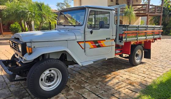 TOYOTA BANDEIRANTE 3.7 BJ55LP-BL3 4X4 CS DIESEL 2P MANUAL