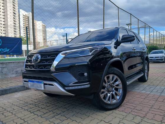 TOYOTA HILUX SW4 2.8 D-4D TURBO DIESEL SRX 4X4 AUTOMÁTICO