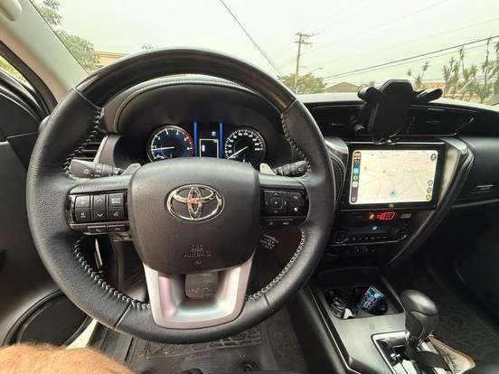 TOYOTA-HILUX SW4-2024