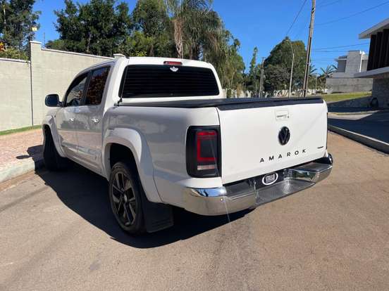 VOLKSWAGEN-AMAROK-2015