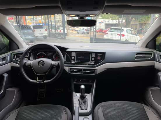 VOLKSWAGEN-POLO-1.0 200 TSI COMFORTLINE AUTOMÁTICO VOLKSWAGEN-POLO-2018