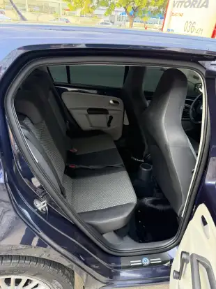 VOLKSWAGEN-UP-2015