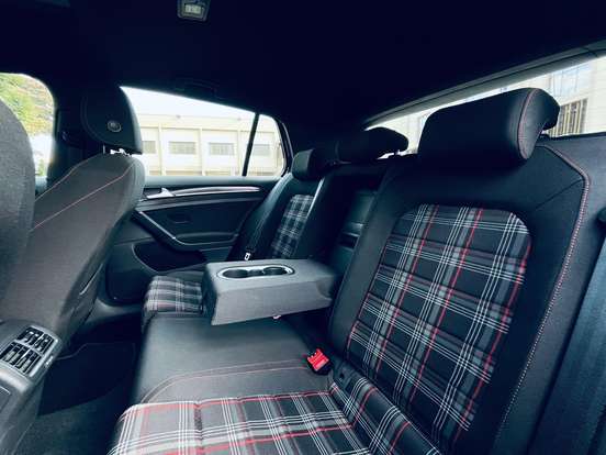 VOLKSWAGEN-GOLF-2015