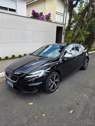 VOLVO-V40-2018