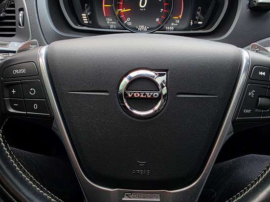 VOLVO-V40-2.0 T5 R-DESIGN GASOLINA 4P AUTOMÁTICO VOLVO-V40-2018