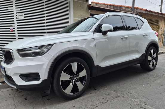 VOLVO-XC40-2018