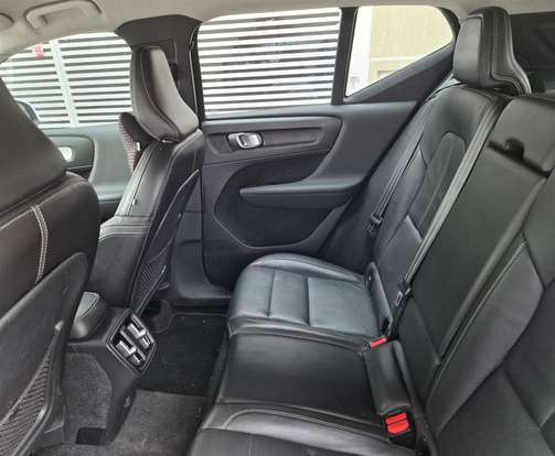 VOLVO-XC40-2018