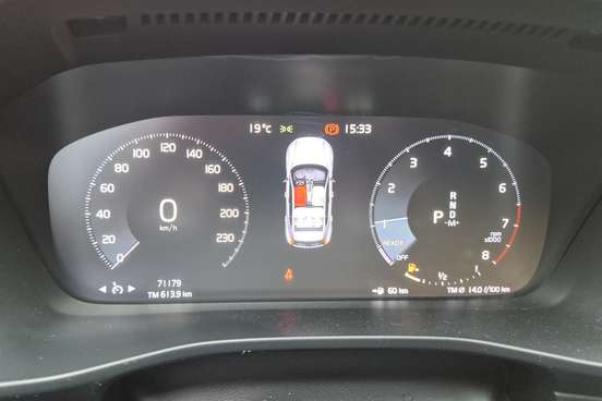 VOLVO-XC40-2018