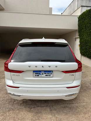 VOLVO-XC60-2024