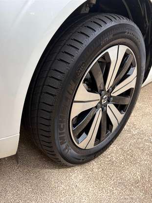 VOLVO-XC60-2024