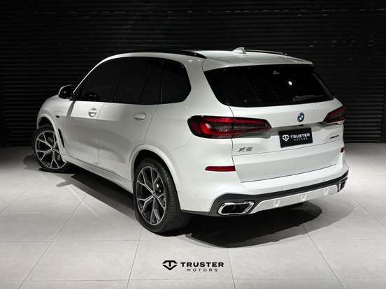 BMW-X5-2021