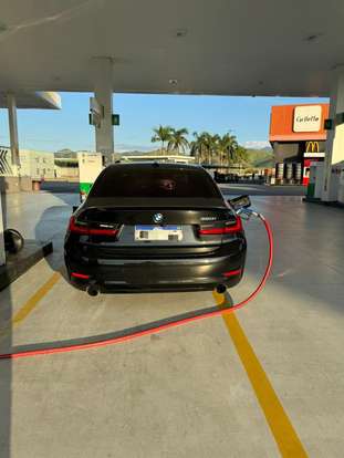 BMW-320i-2022