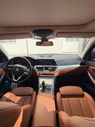 BMW-320i-2022