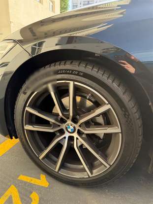 BMW-320i-2022