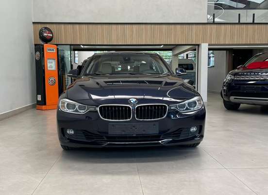 BMW-320i-2013