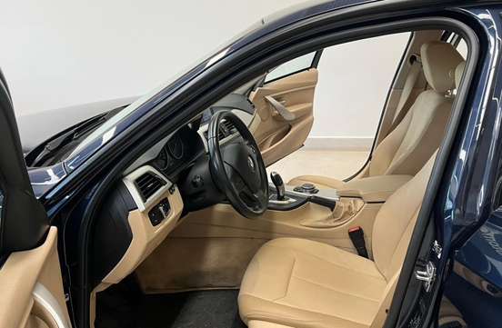 BMW-320i-2013