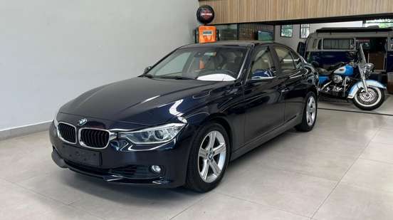 BMW-320i-2013