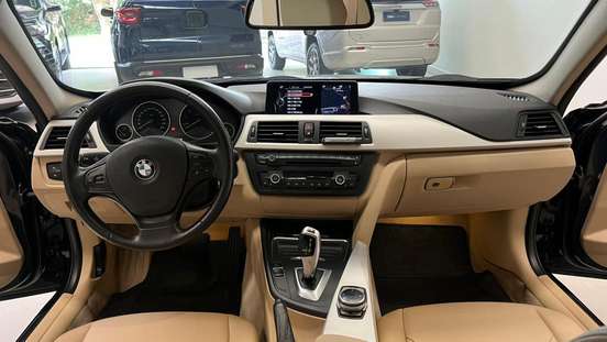 BMW-320i-2013