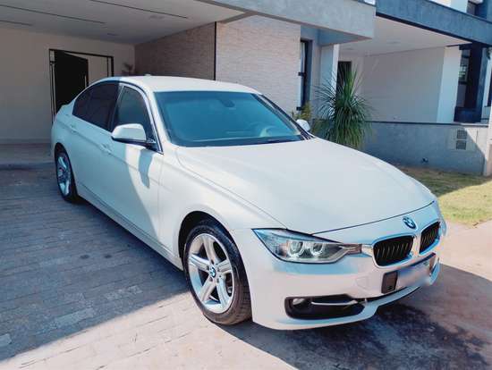 BMW-320i-2012