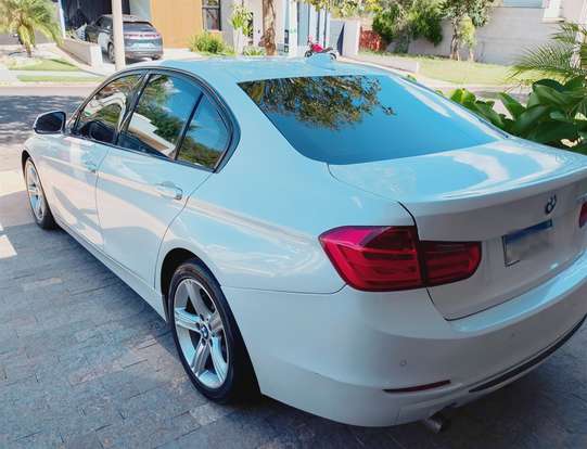 BMW-320i-2012