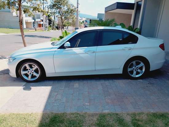 BMW-320i-2012